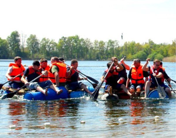 Schattenspringer Teambuilding mit Flobau und Flofahrt